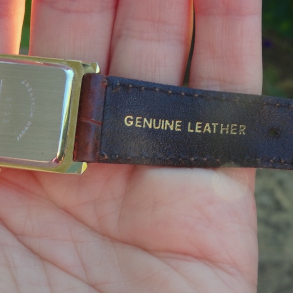 Genuine Leather Focus Japan Movement Women's Watch *Damaged, Works/Needs Battery - Picture 7 of 7